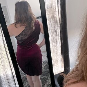ONLY WORN ONCE! Burgundy velvet 1-shoulder mini dress from Lulul’s, Women’s L